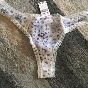 Intimissimi Thong, white floral; US size L